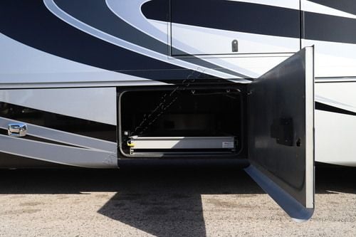2015 Tiffin Motor Homes Phaeton 42LH