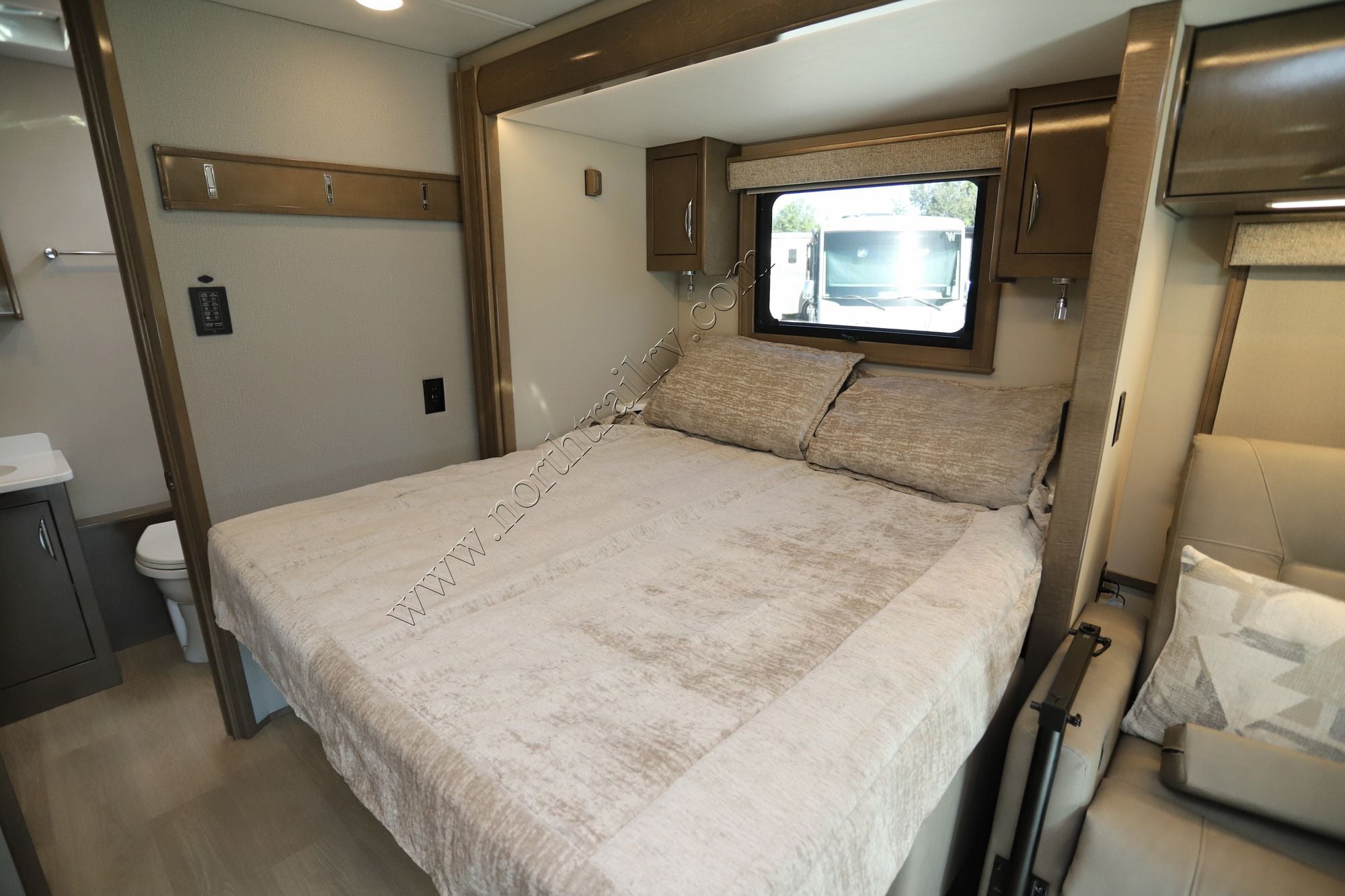 New 2027 Renegade Rv Vienna 25RMC Class C  For Sale