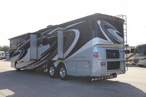 2015 Tiffin Motor Homes Phaeton 42LH