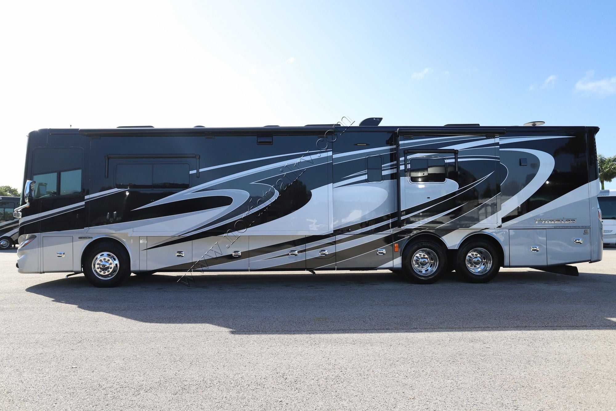 Used 2015 Tiffin Motor Homes Phaeton 42LH Class A  For Sale
