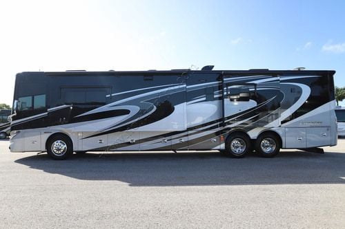 2015 Tiffin Motor Homes Phaeton 42LH