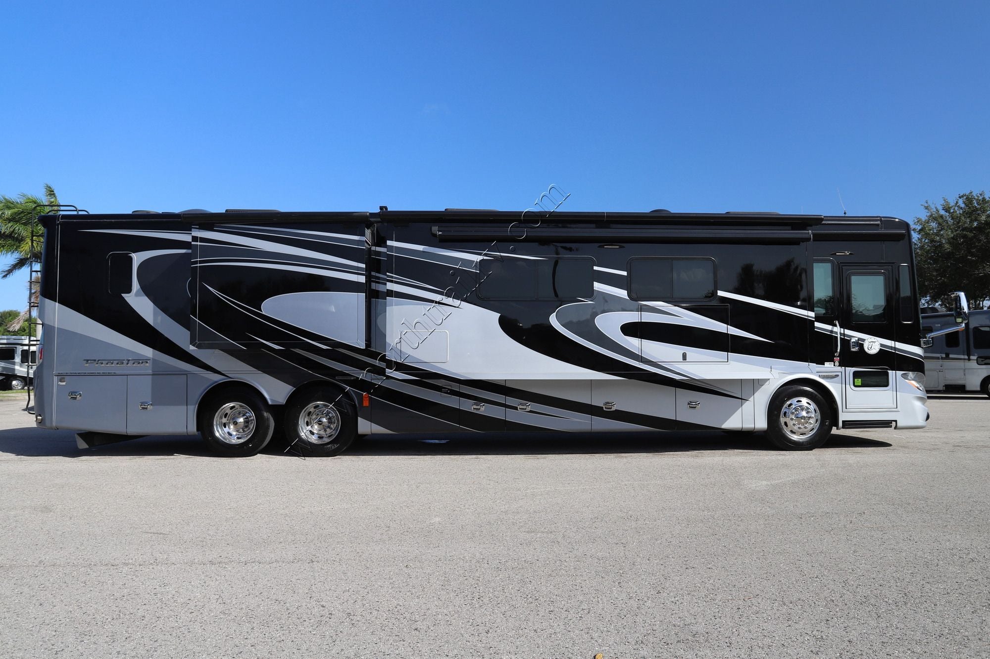 Used 2015 Tiffin Motor Homes Phaeton 42LH Class A  For Sale