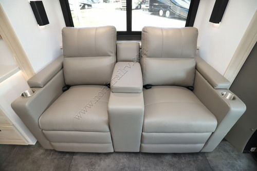 2027 Jayco Melbourne Prestige 25LP