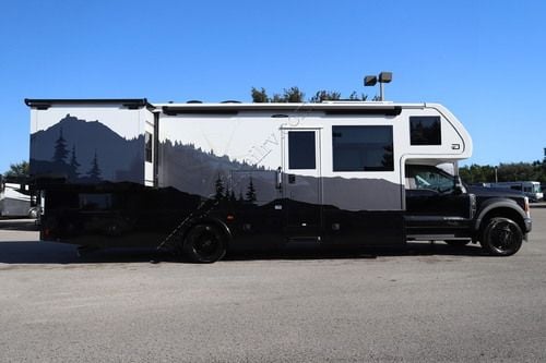 2027 Dynamax Isata 6 32KSF4X4