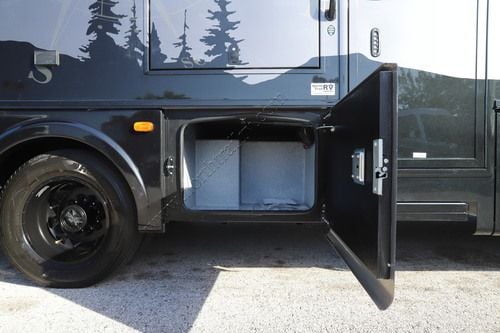 2027 Dynamax Isata 6 32KSF4X4