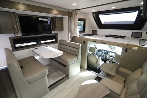 2027 Dynamax Isata 6 32KSF4X4