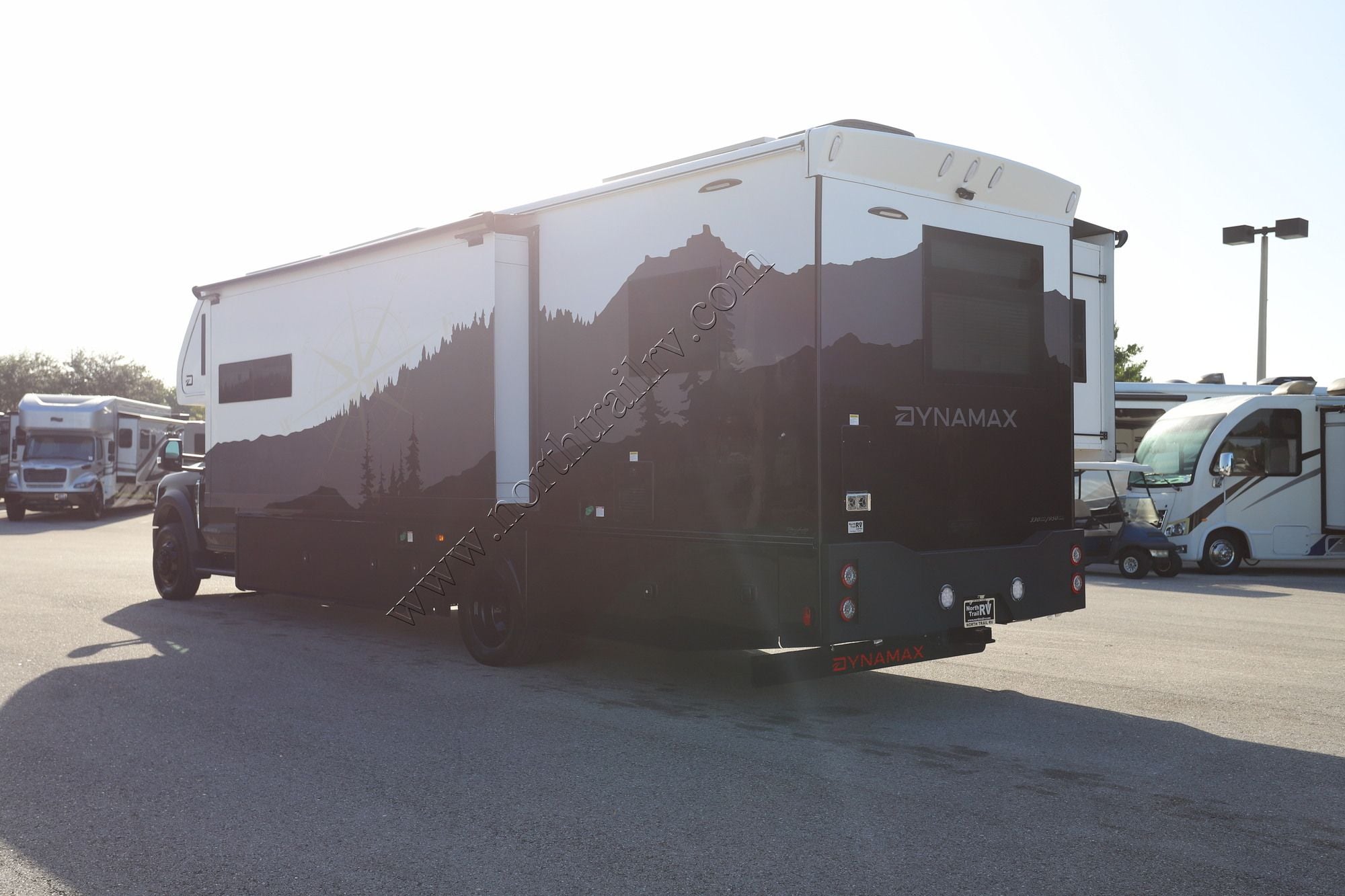 New 2027 Dynamax Isata 6 32KSF4X4 Class C  For Sale