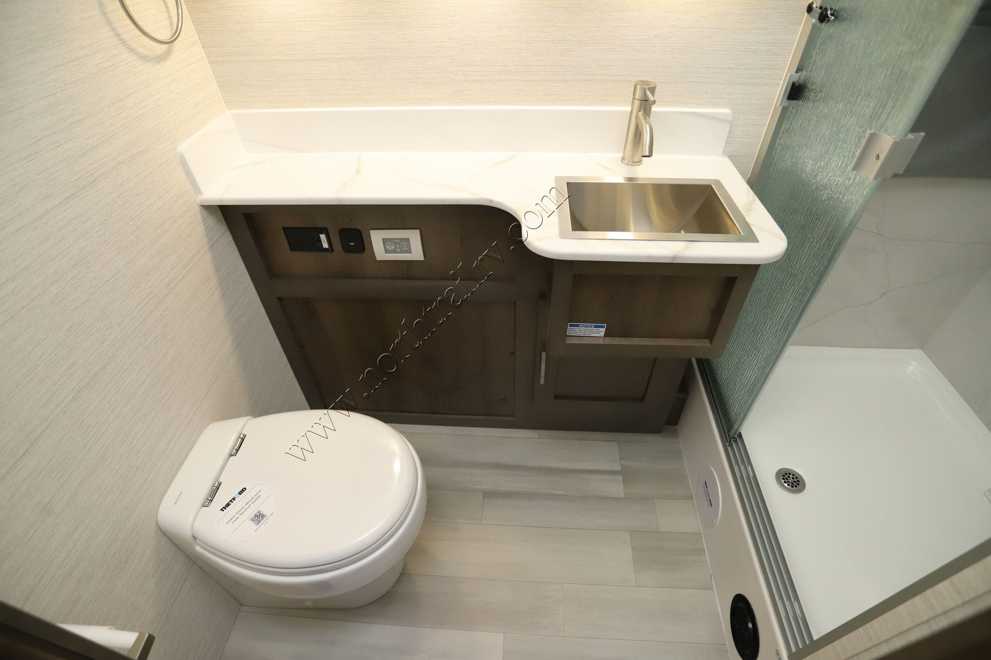 New 2027 Dynamax Isata 6 32KSF4X4 Class C  For Sale