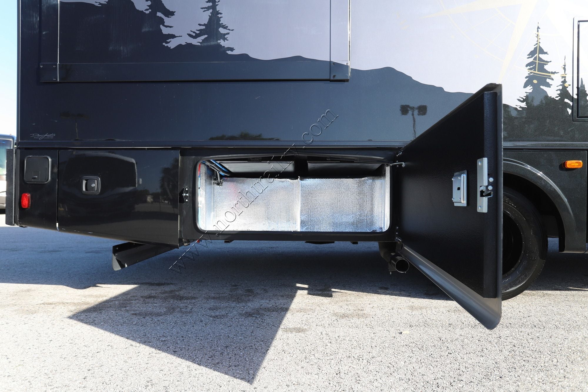New 2027 Dynamax Isata 6 32KSF4X4 Class C  For Sale