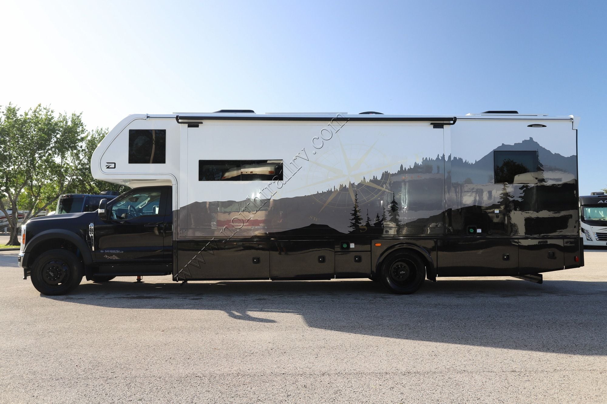 New 2027 Dynamax Isata 6 32KSF4X4 Class C  For Sale