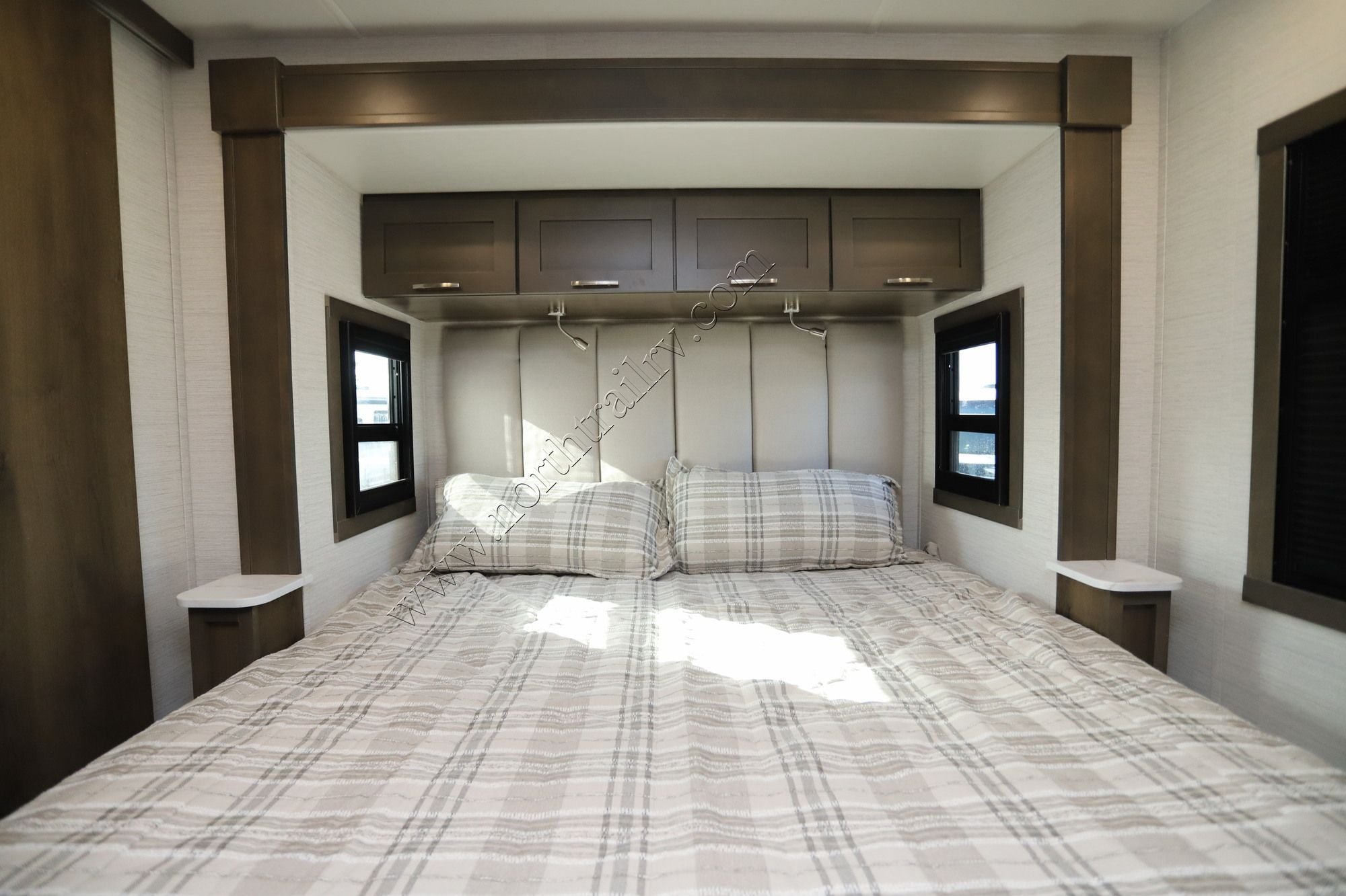 New 2027 Dynamax Isata 6 32KSF4X4 Class C  For Sale