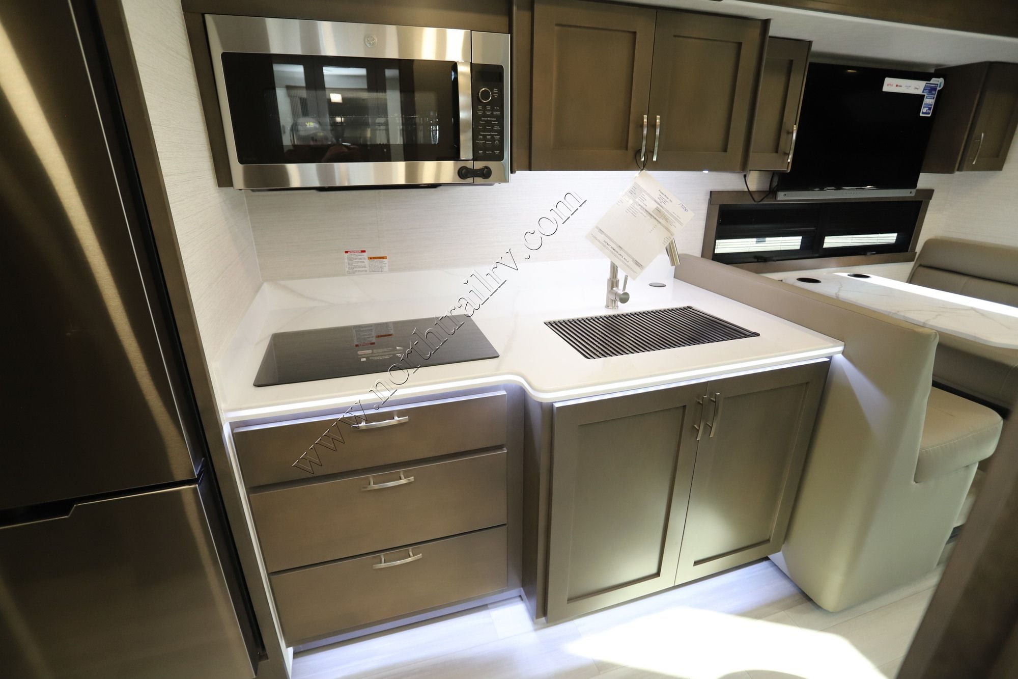 New 2027 Dynamax Isata 6 32KSF4X4 Class C  For Sale