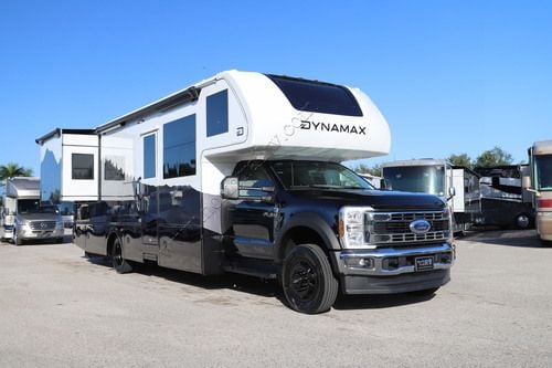 2027 Dynamax Isata 6 32KSF4X4