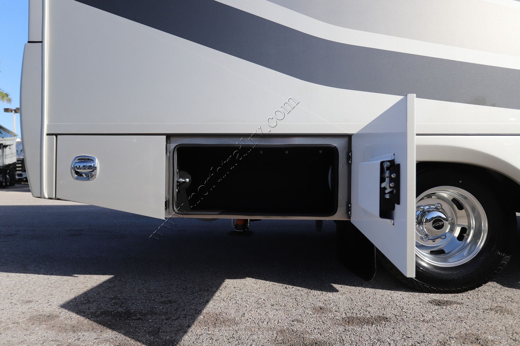 New 2027 Renegade Rv Vienna 25RML Class C  For Sale