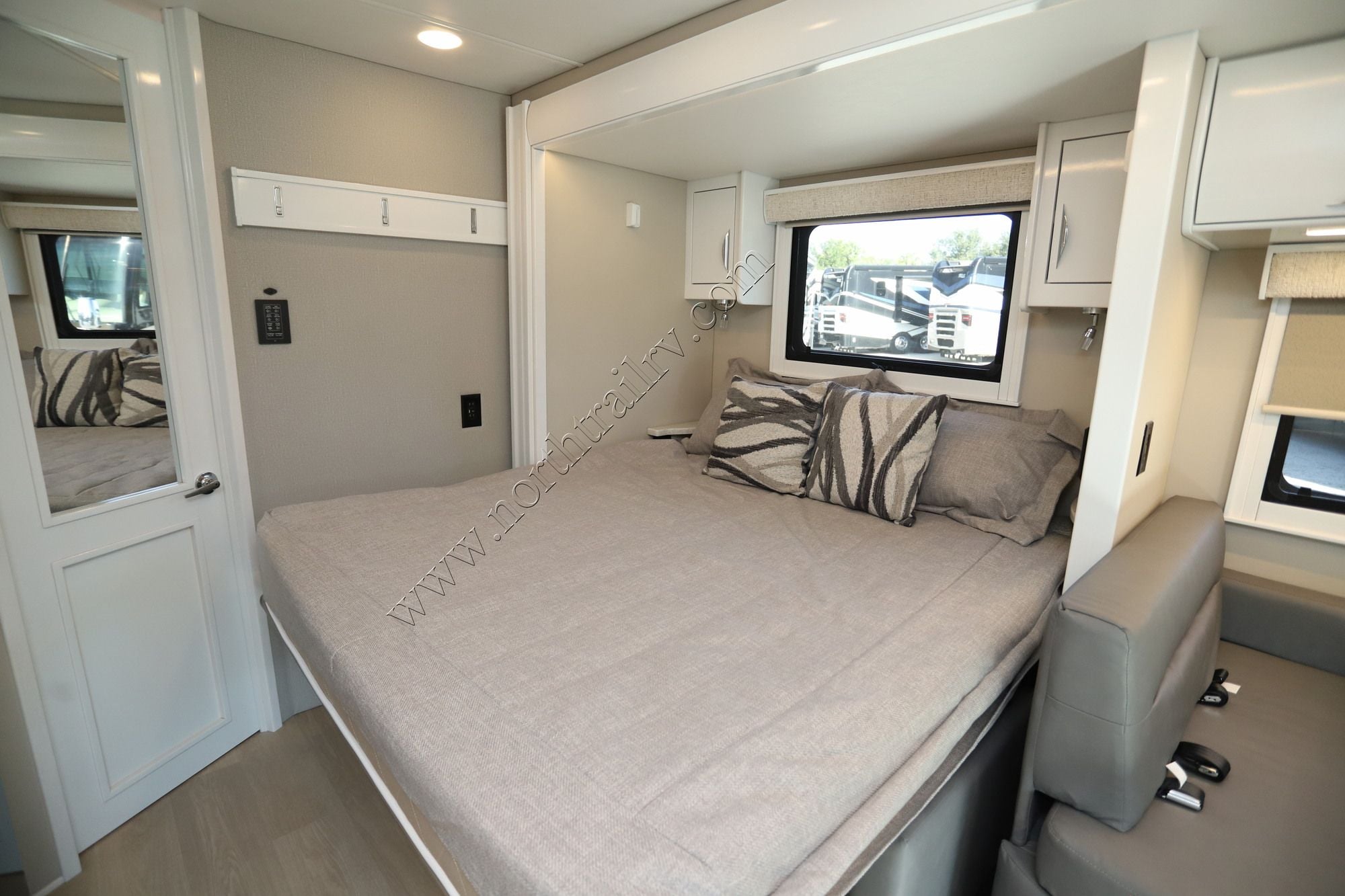 New 2027 Renegade Rv Vienna 25RML Class C  For Sale