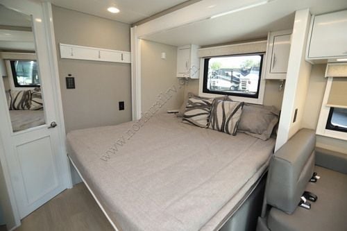 2027 Renegade Rv Vienna 25RML Class C