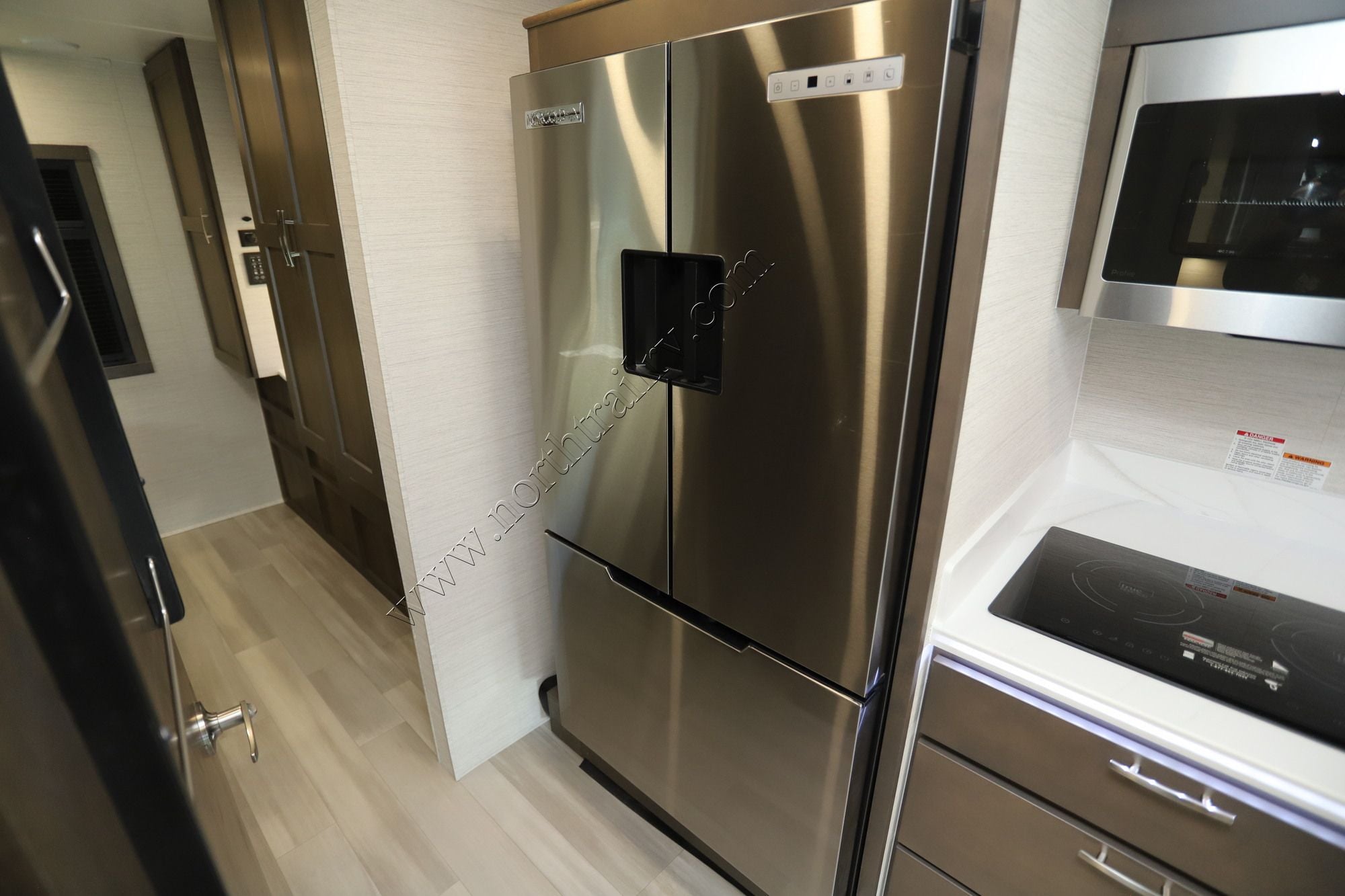 New 2027 Dynamax Isata 6 32KSF4X4 Class C  For Sale
