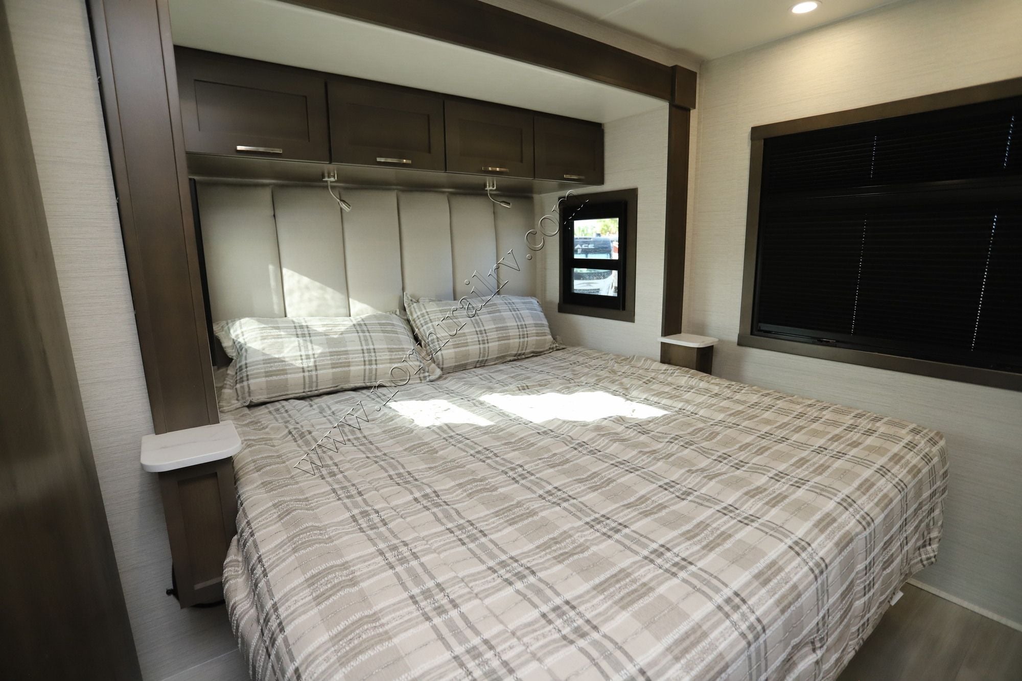 New 2027 Dynamax Isata 6 32KSF4X4 Class C  For Sale