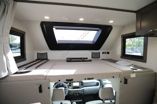2027 Dynamax Isata 6 32KSF4X4