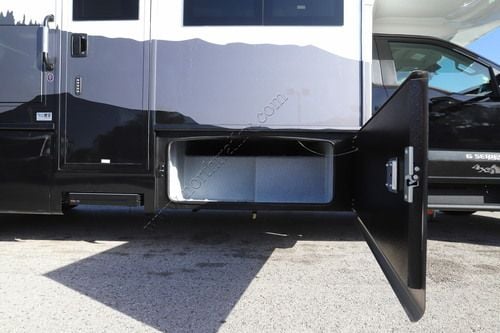 2027 Dynamax Isata 6 32KSF4X4