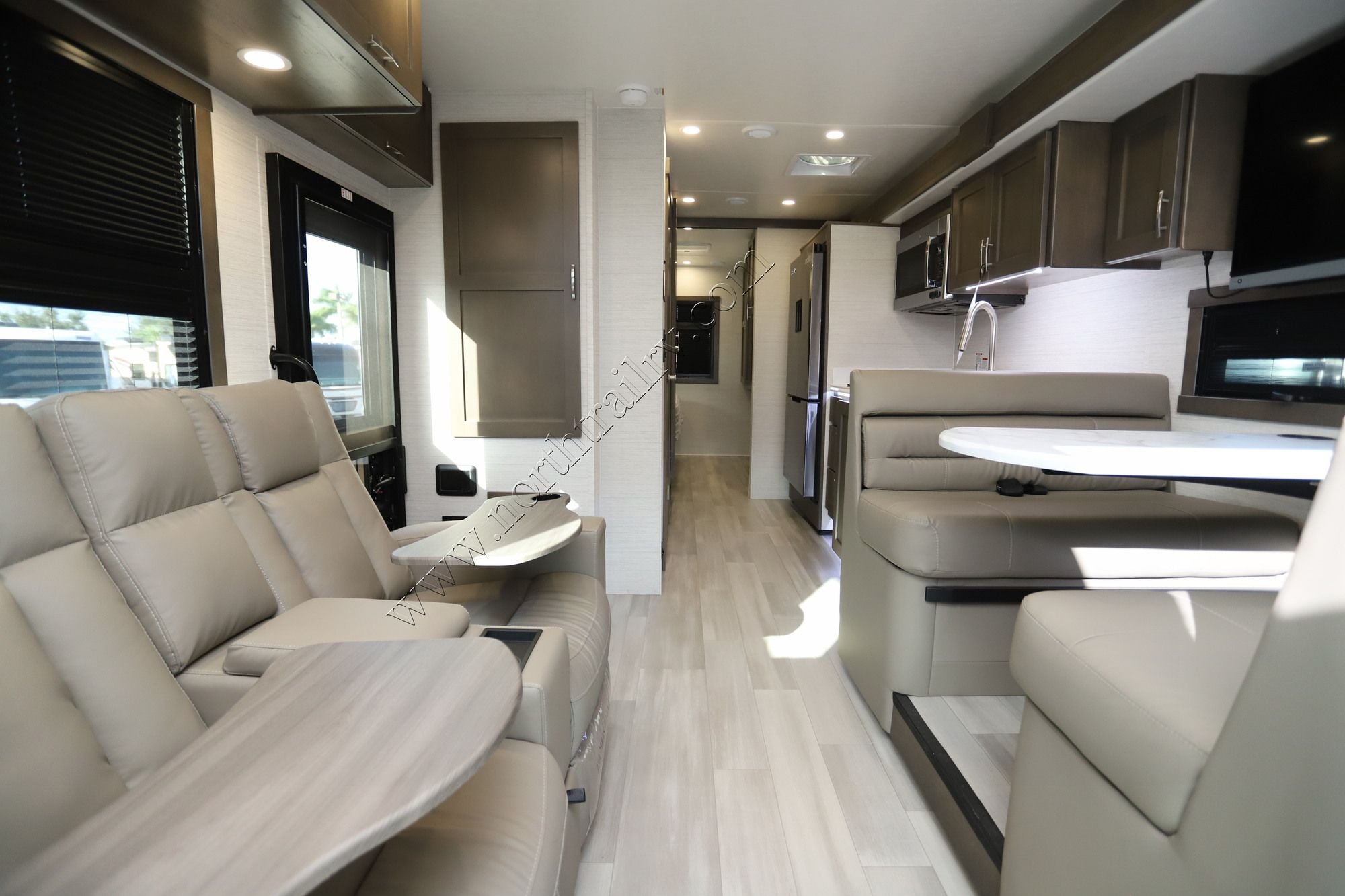 New 2027 Dynamax Isata 6 32KSF4X4 Class C  For Sale