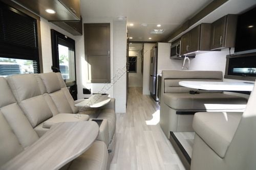 2027 Dynamax Isata 6 32KSF4X4