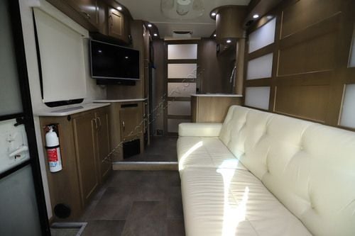 2019 Pleasure-Way Plateau XLMB