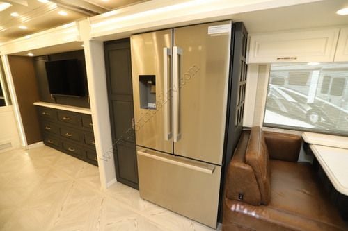 2027 Newmar Essex 4551