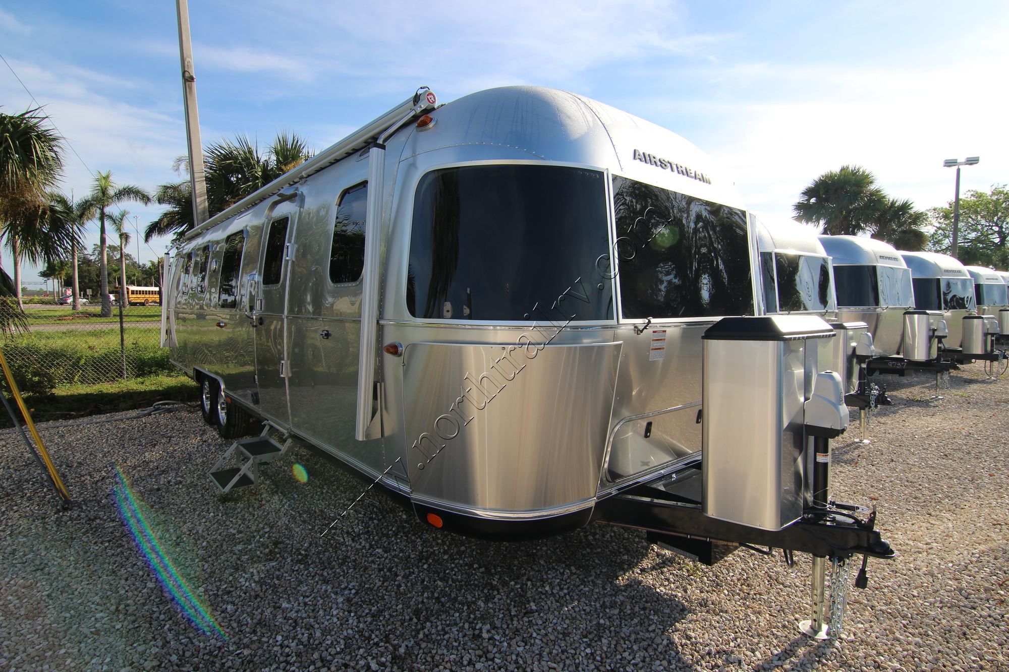 New 2018 Airstream Classic 33FB Travel Trailer  For Sale