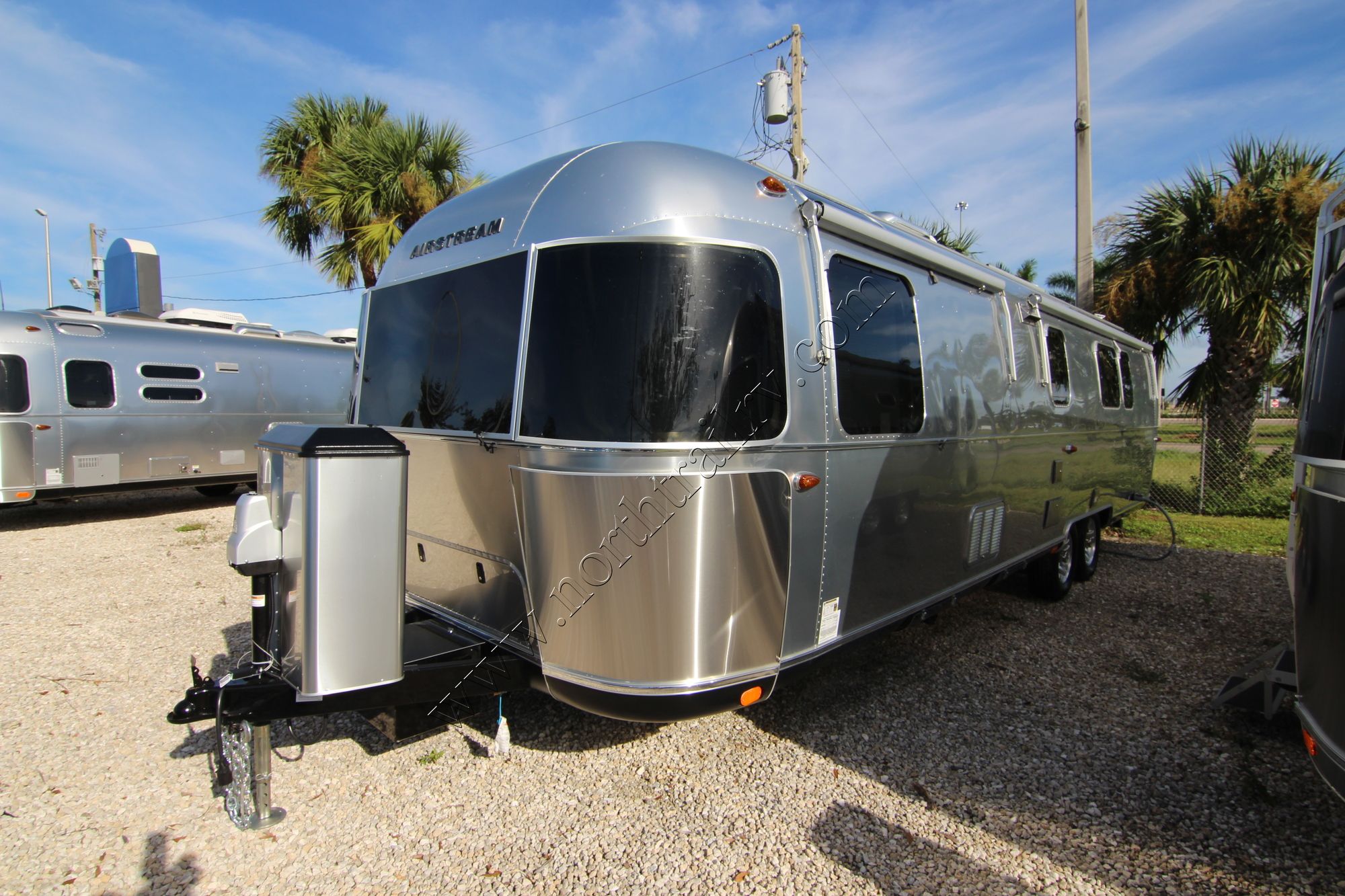 New 2018 Airstream Classic 33FB Travel Trailer  For Sale