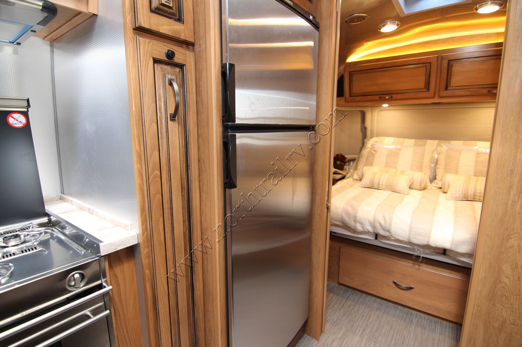 New 2018 Airstream Classic 33FB Travel Trailer  For Sale