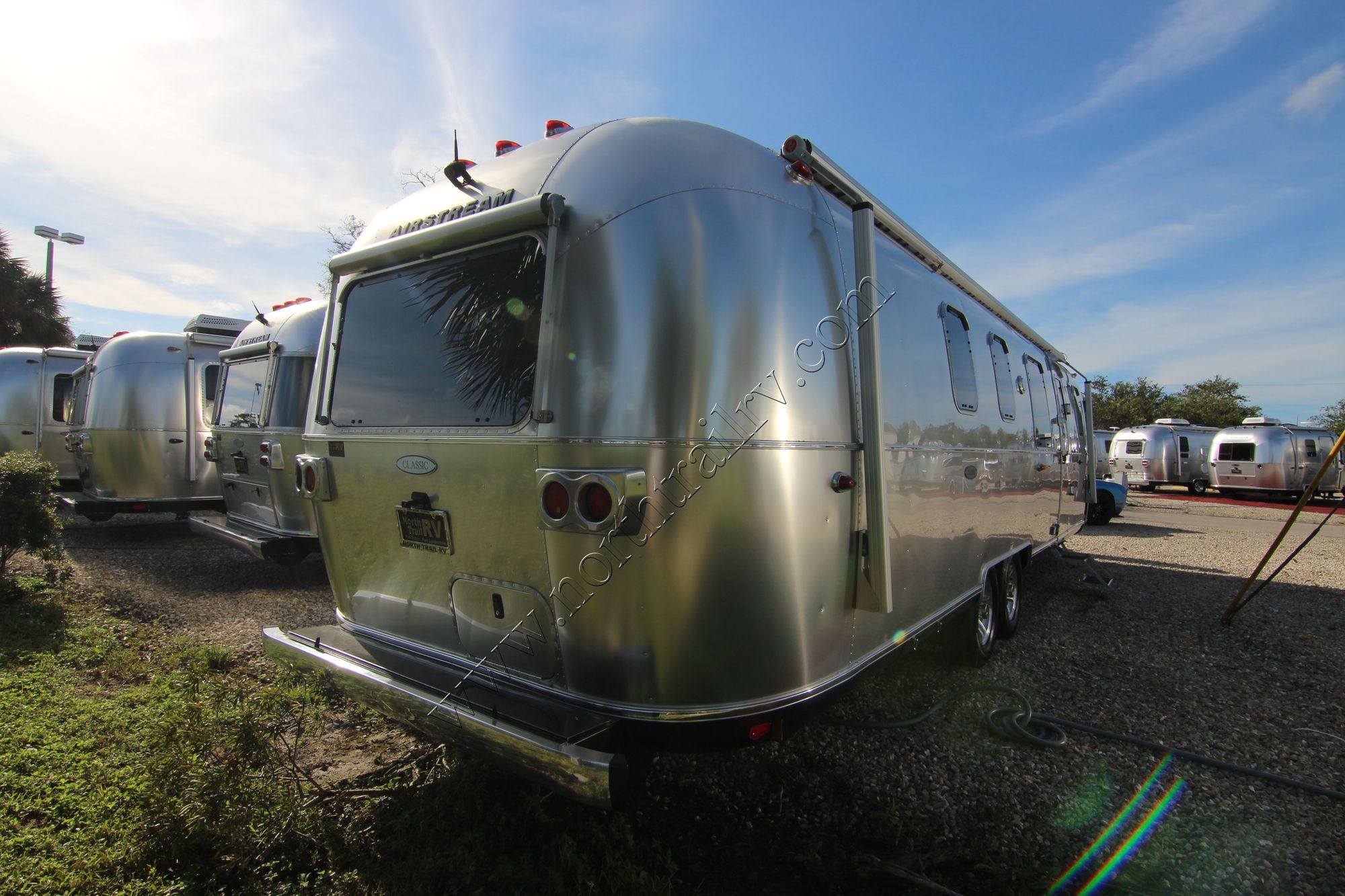 New 2018 Airstream Classic 33FB Travel Trailer  For Sale