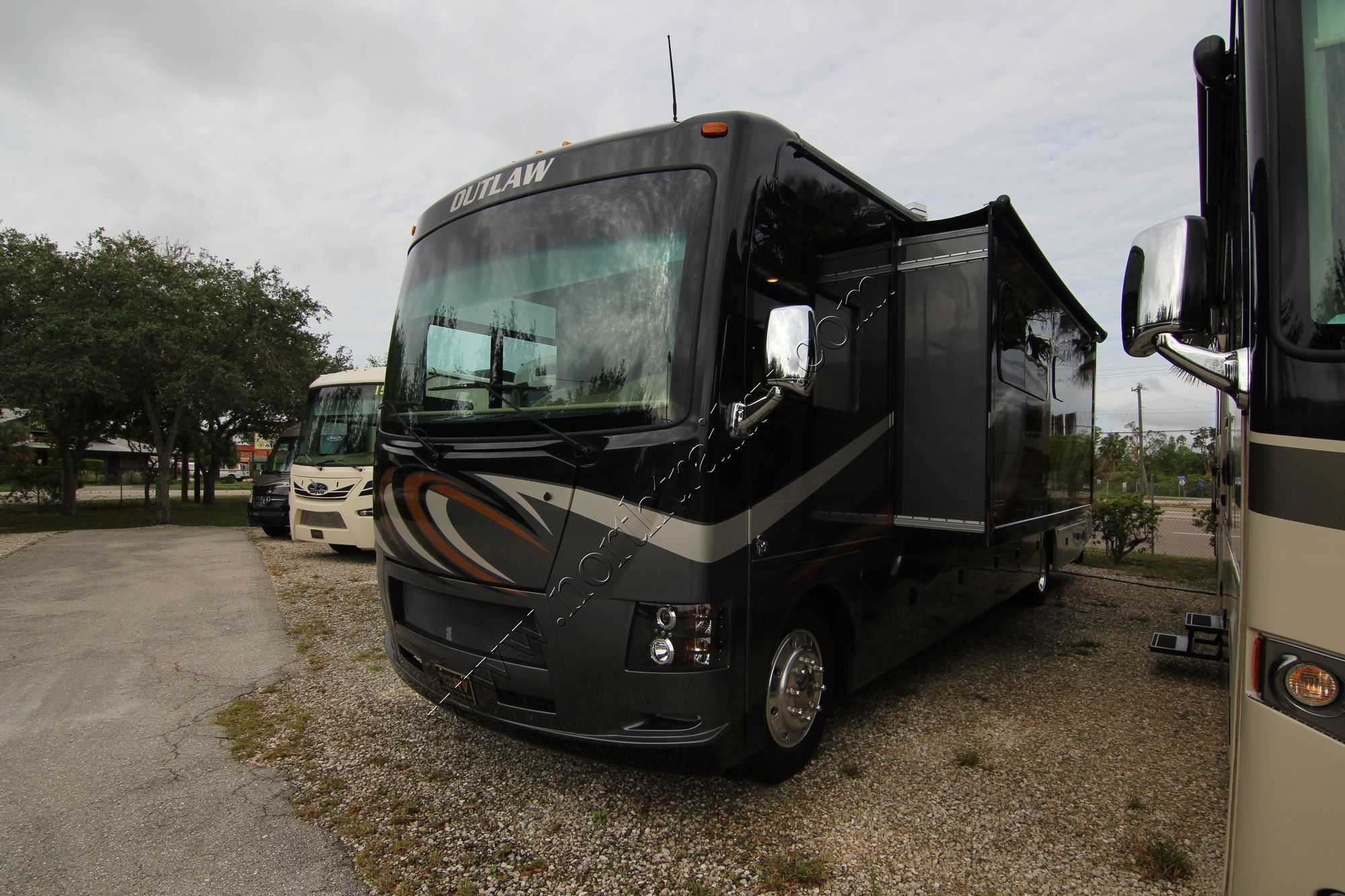 Used 2017 Thor Outlaw 37BG Class A  For Sale