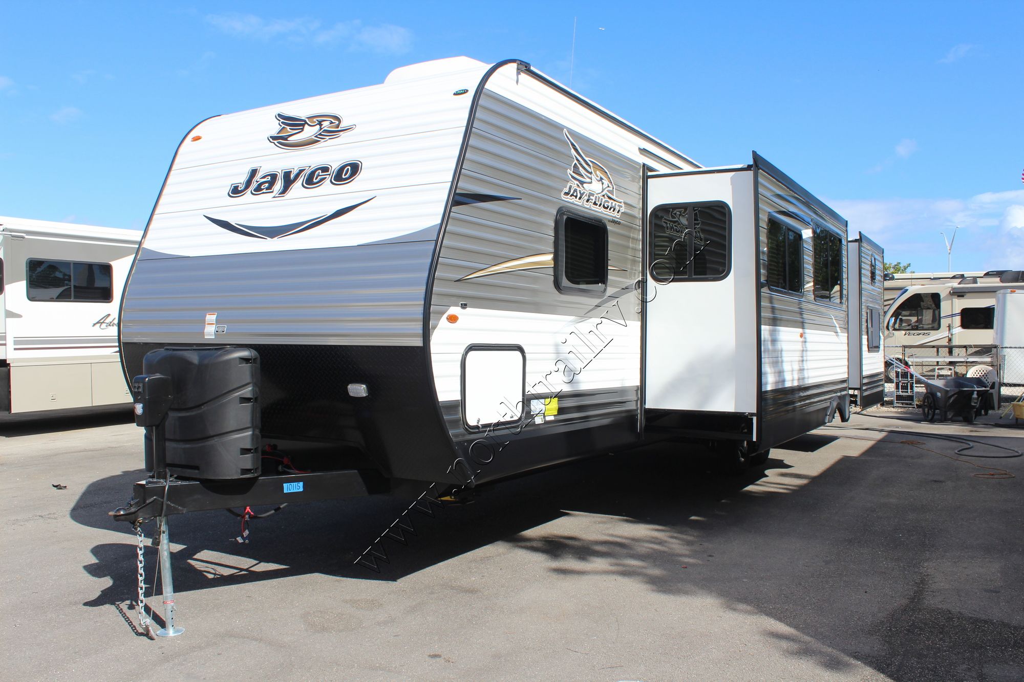 New 2017 Jayco Jay Flight 32BHDS Travel Trailer  For Sale