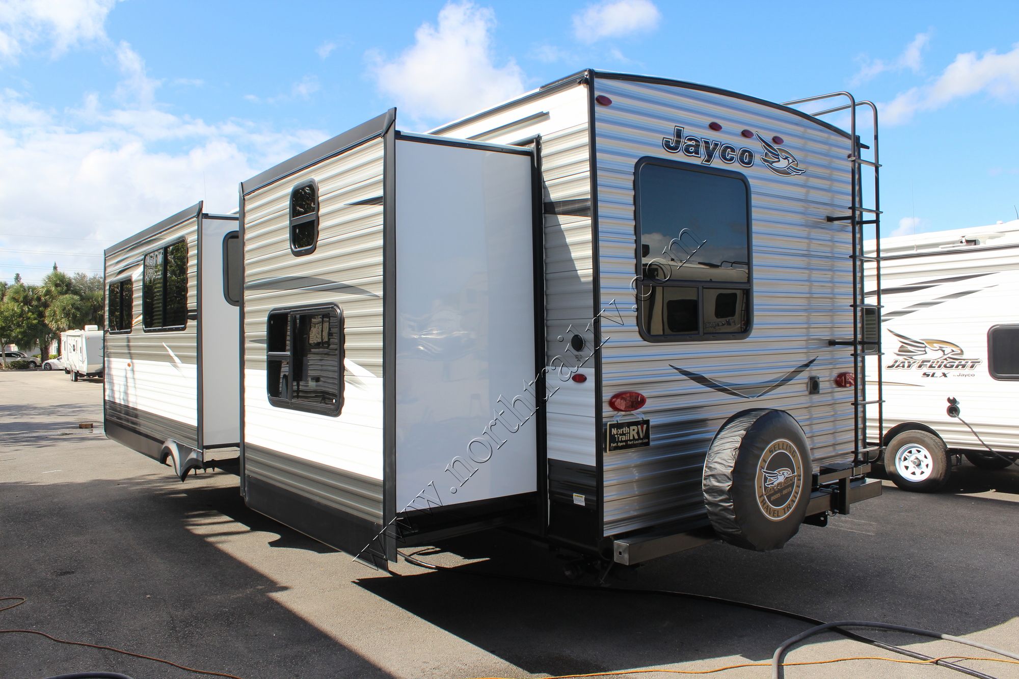 New 2017 Jayco Jay Flight 32BHDS Travel Trailer  For Sale