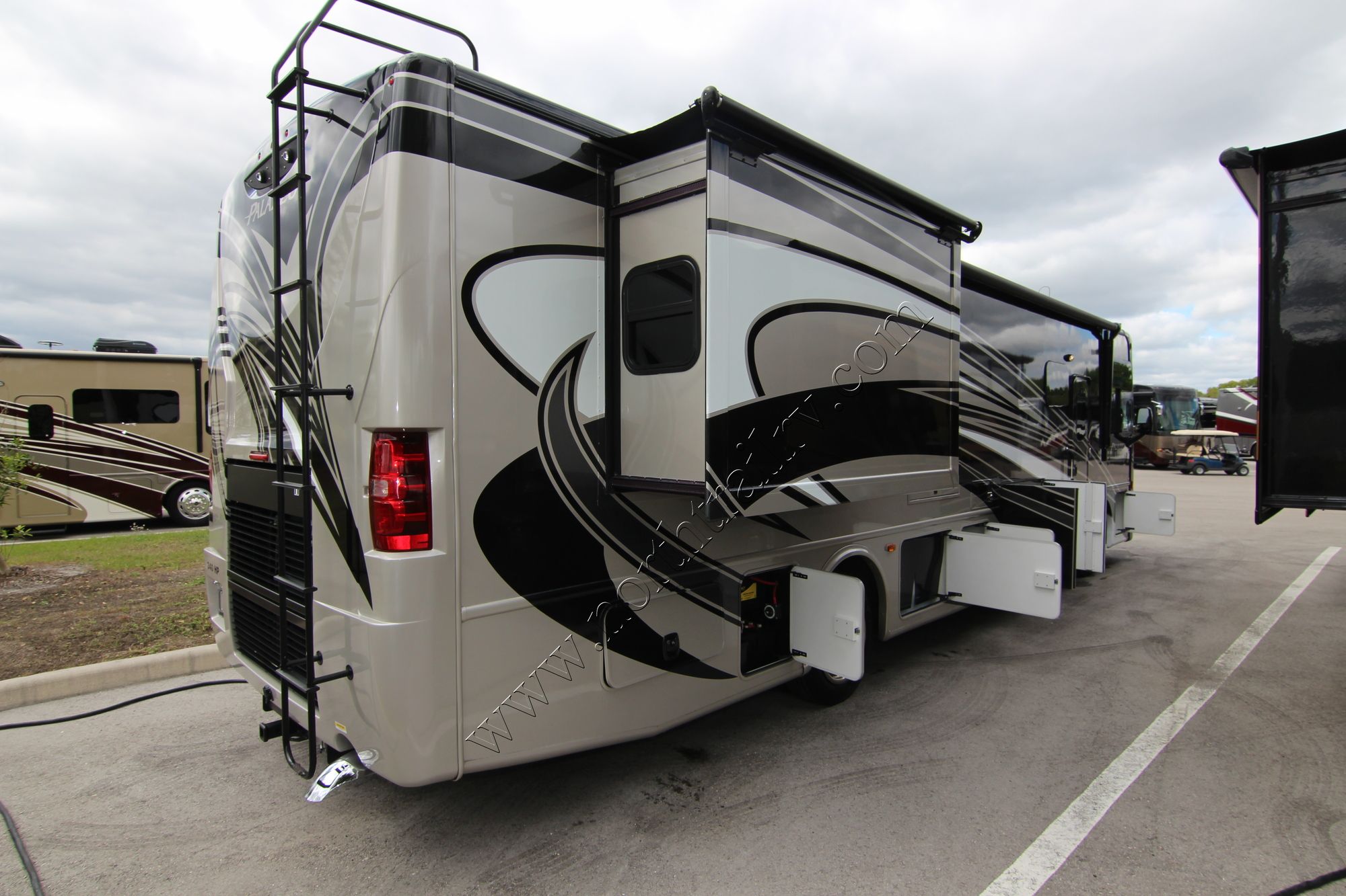 Used 2016 Thor Palazzo 36.2 Class A  For Sale