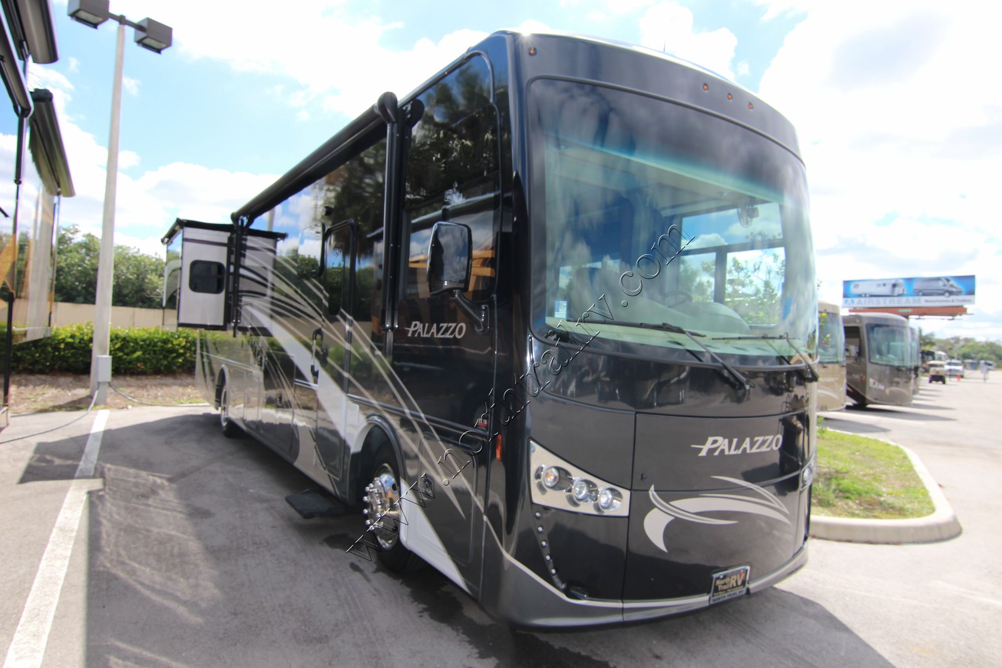 Used 2016 Thor Palazzo 36.2 Class A  For Sale