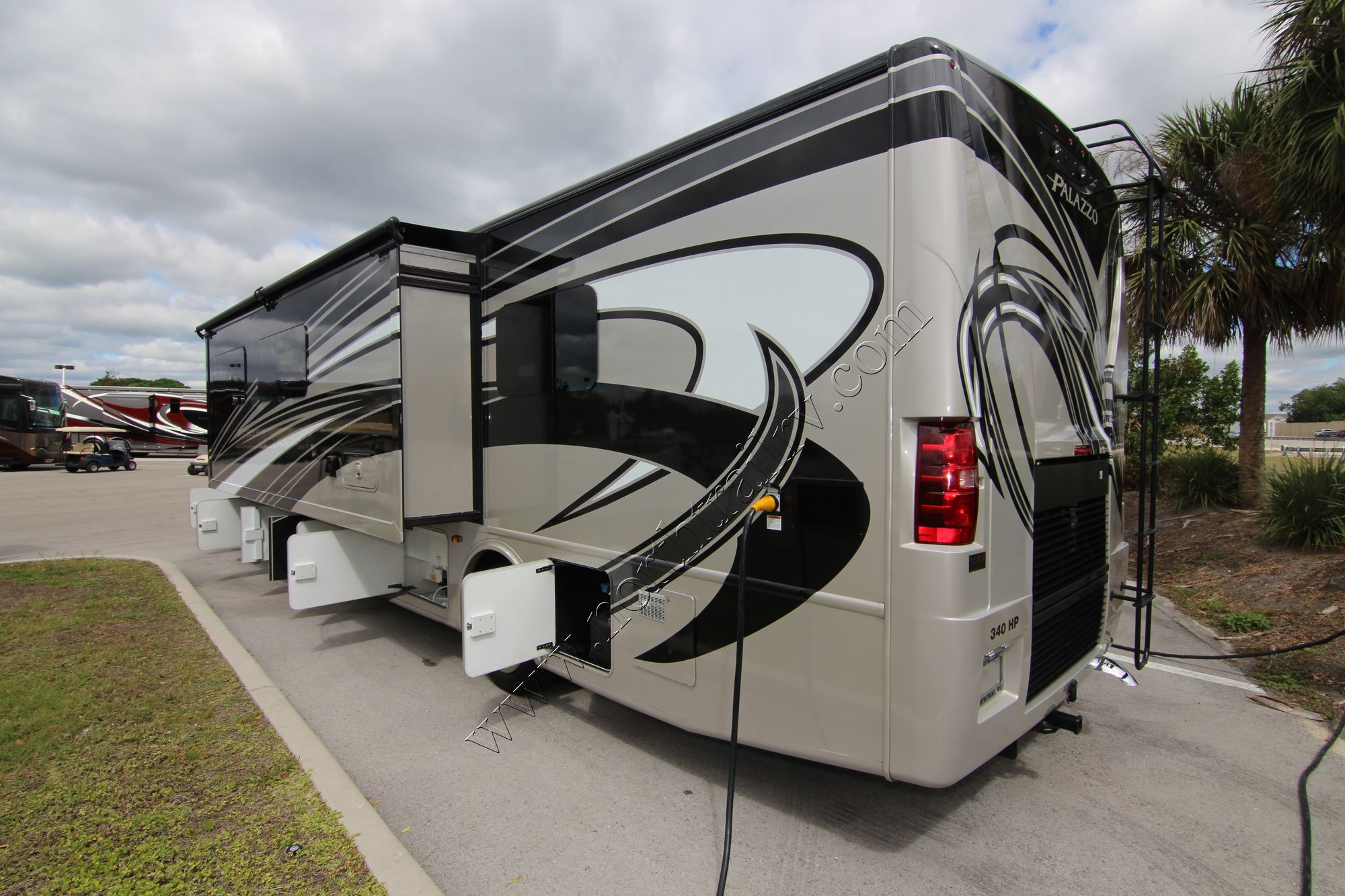 Used 2016 Thor Palazzo 36.2 Class A  For Sale