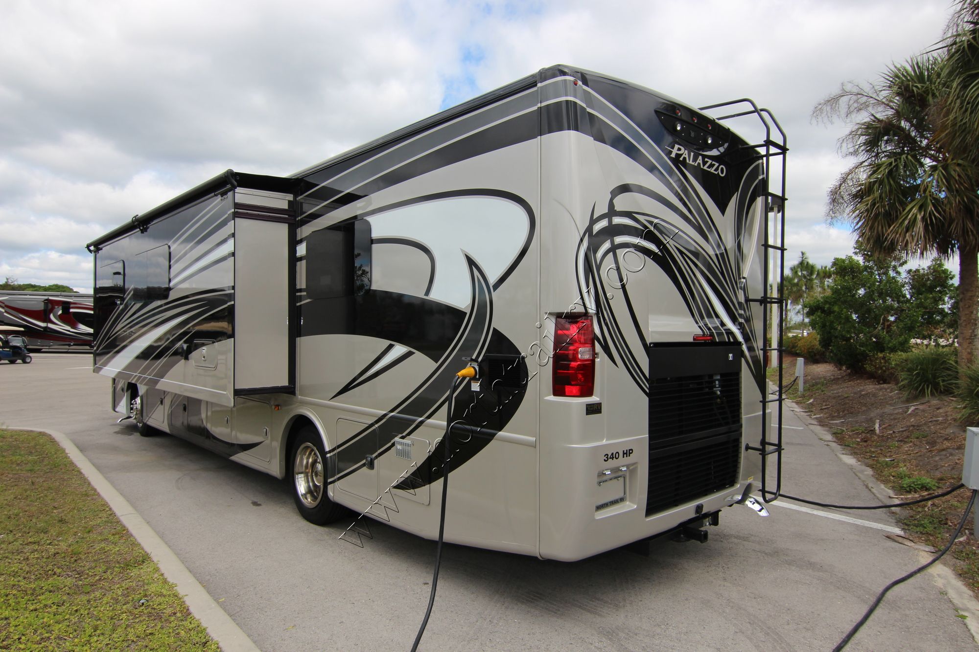 Used 2016 Thor Palazzo 36.2 Class A  For Sale