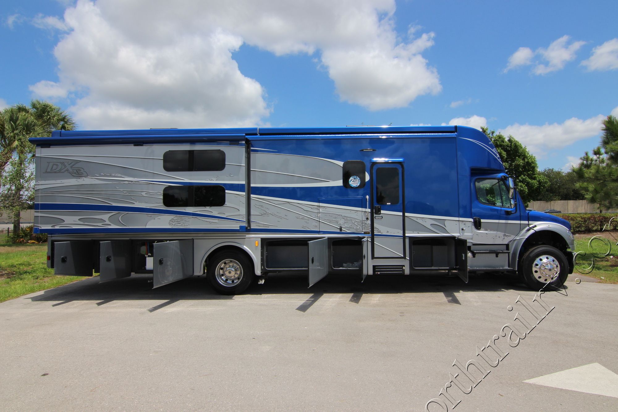 2018 Dynamax Dx3 37BH Class C Motorhome (Stock 10357)