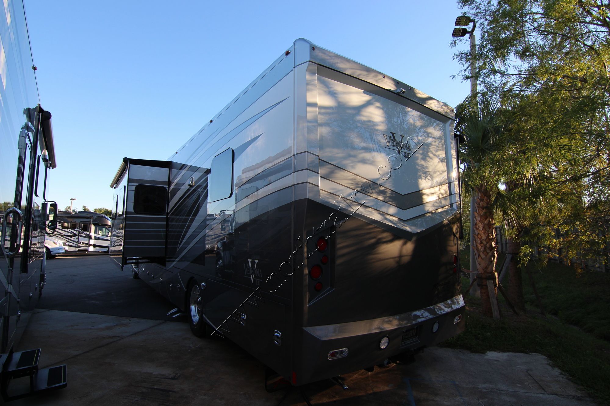 New 2018 Renegade Rv Verona Le 40LTS Class C  For Sale
