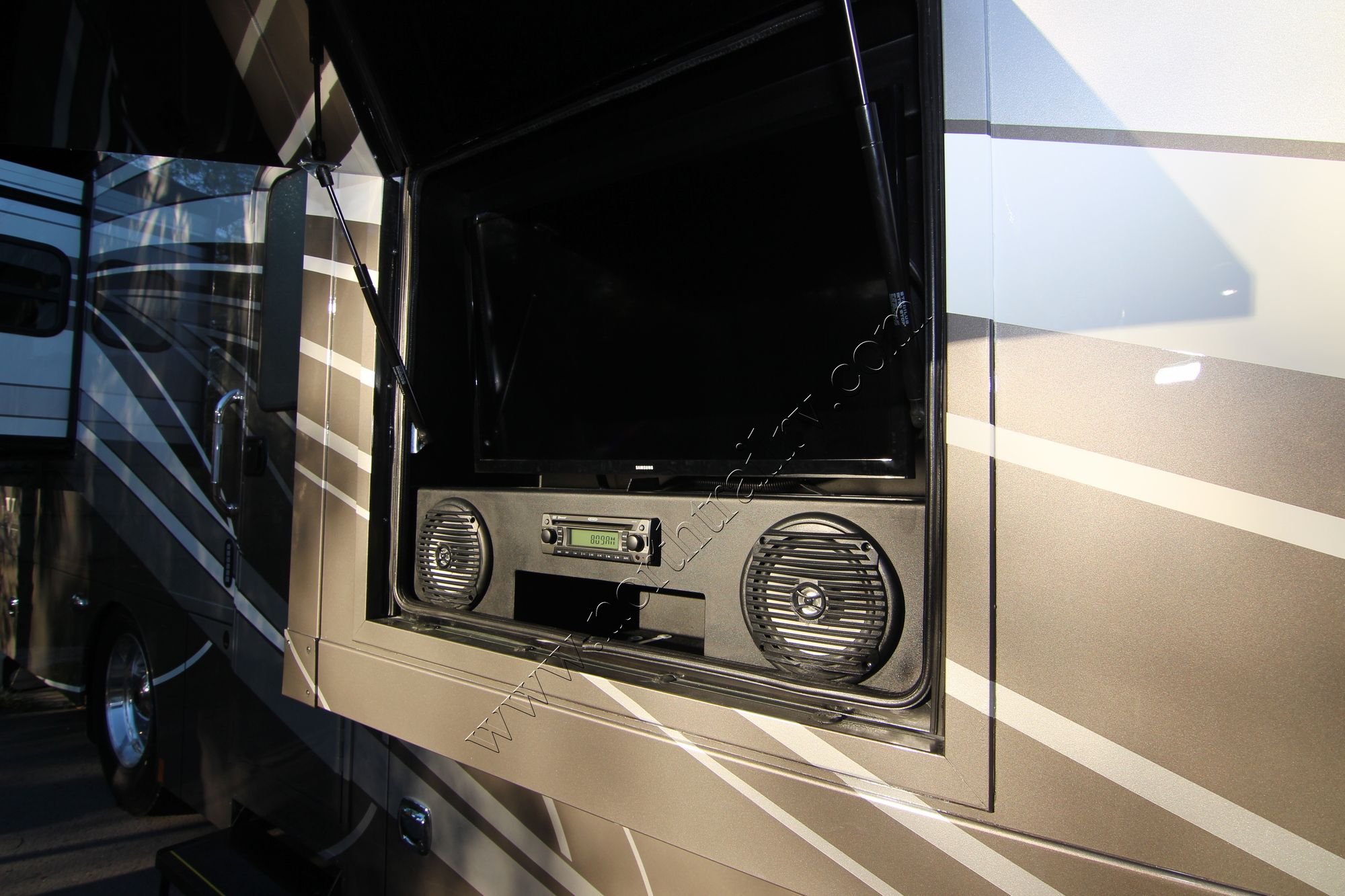 New 2018 Renegade Rv Verona Le 40LTS Class C  For Sale