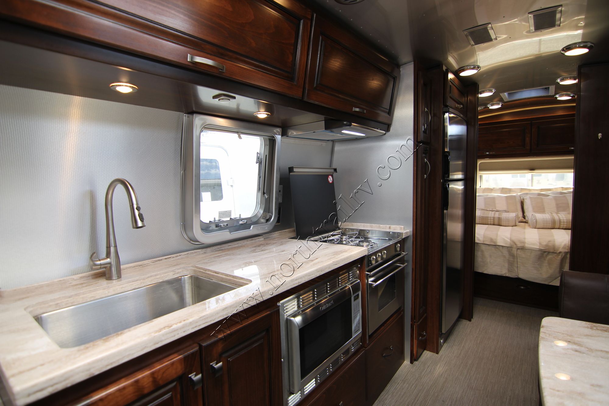 New 2018 Airstream Classic 33FB Travel Trailer  For Sale