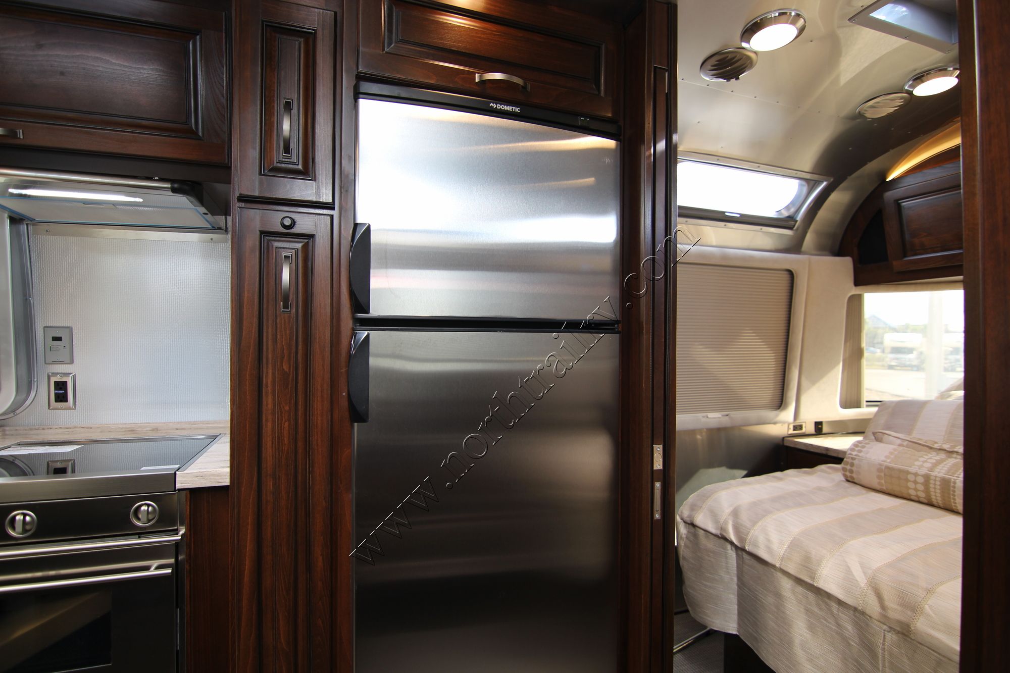 New 2018 Airstream Classic 33FB Travel Trailer  For Sale