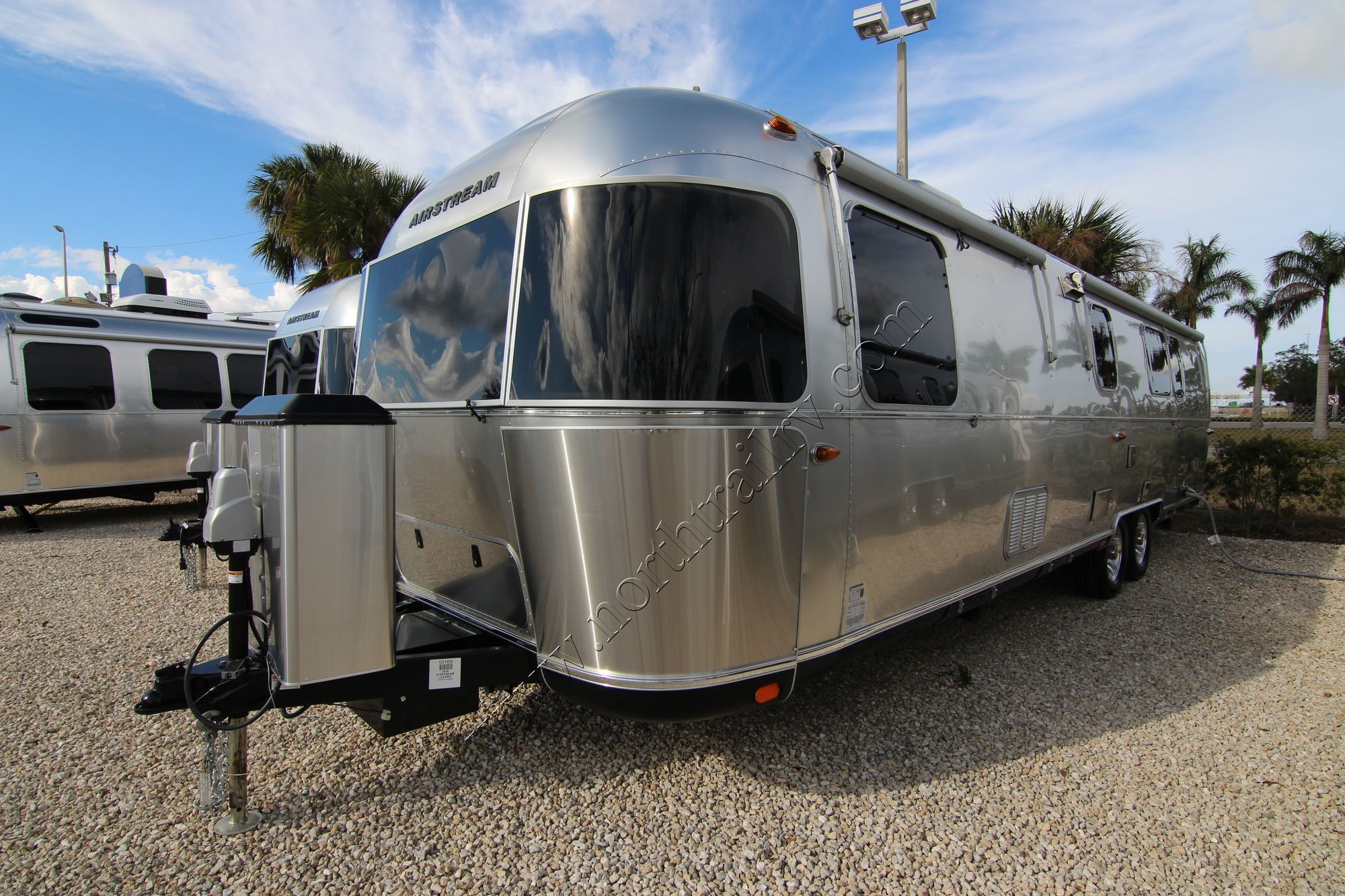 New 2018 Airstream Classic 33FB Travel Trailer  For Sale