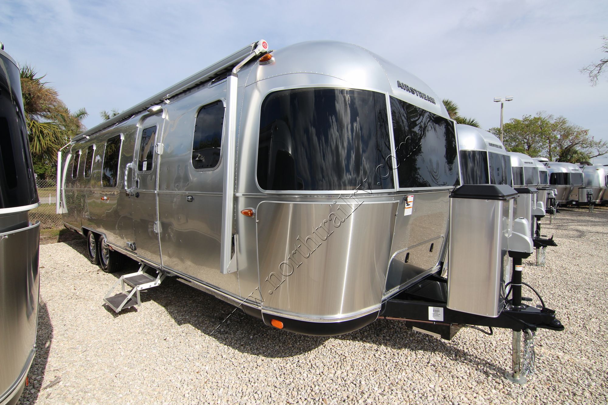 New 2018 Airstream Classic 33FB Travel Trailer  For Sale