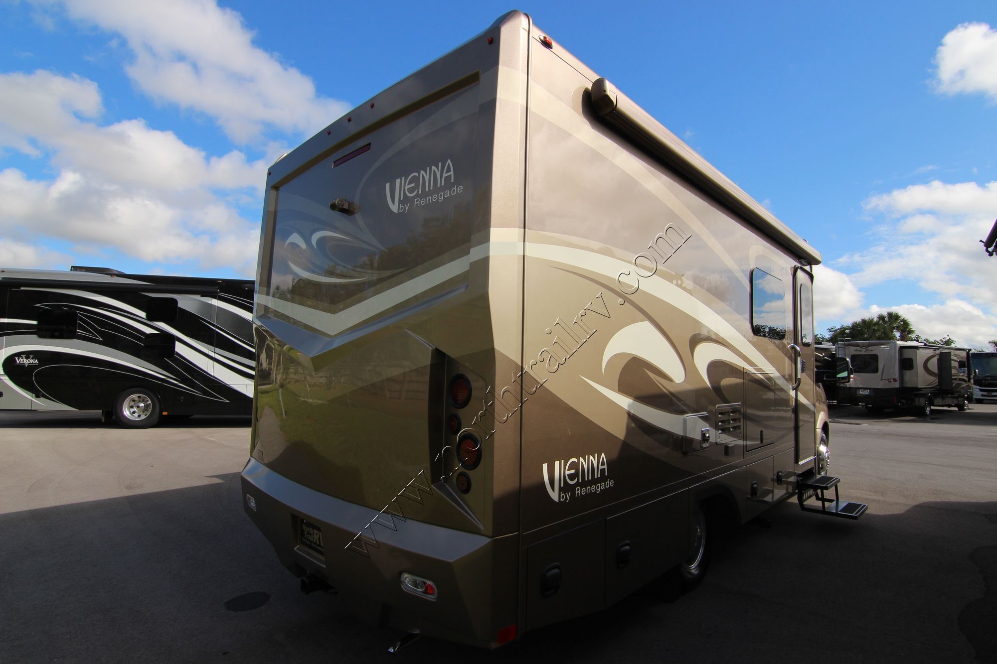 Used 2017 Renegade Rv Vienna 25MBS Class C  For Sale