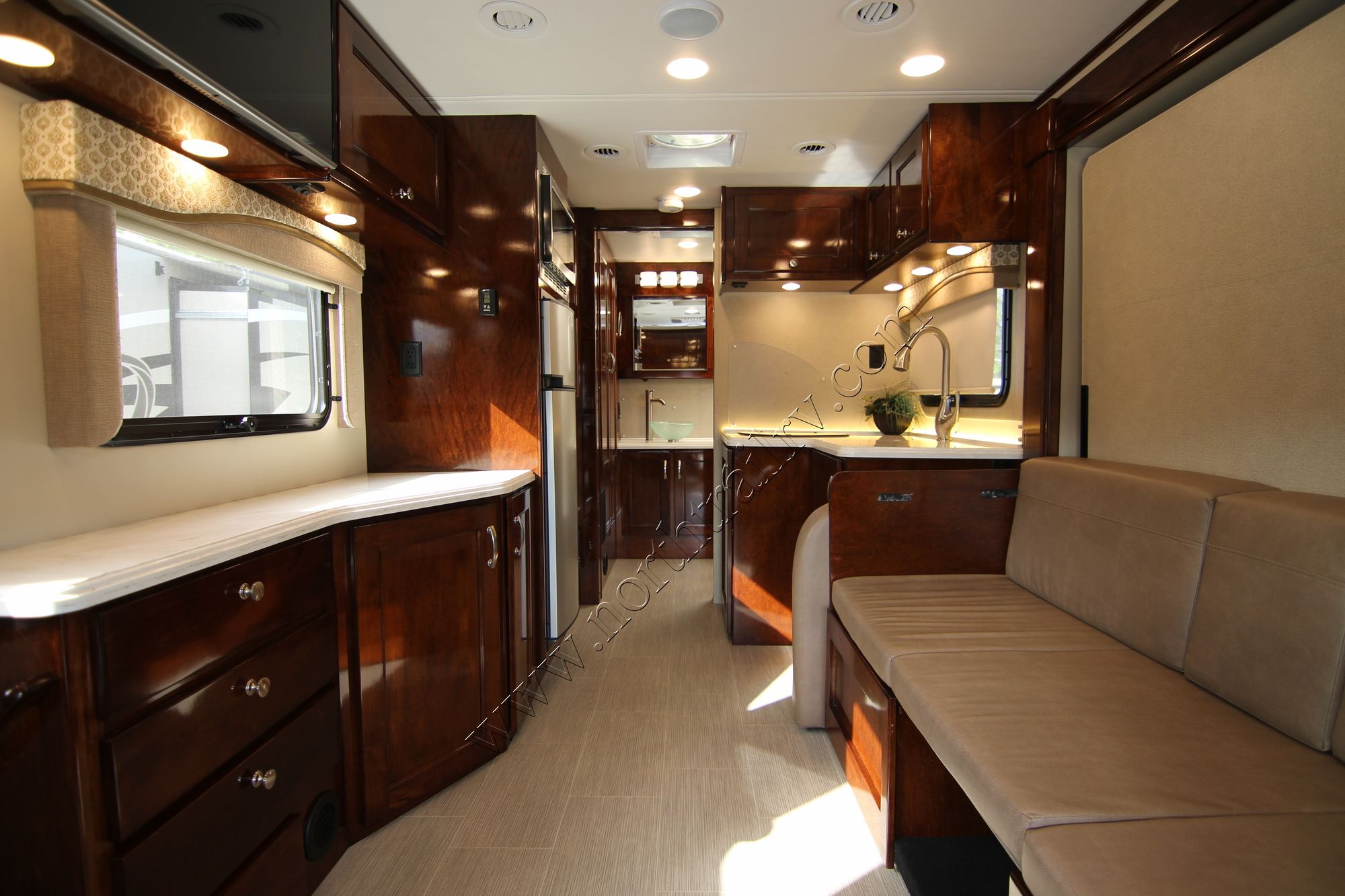 Used 2017 Renegade Rv Vienna 25MBS Class C  For Sale