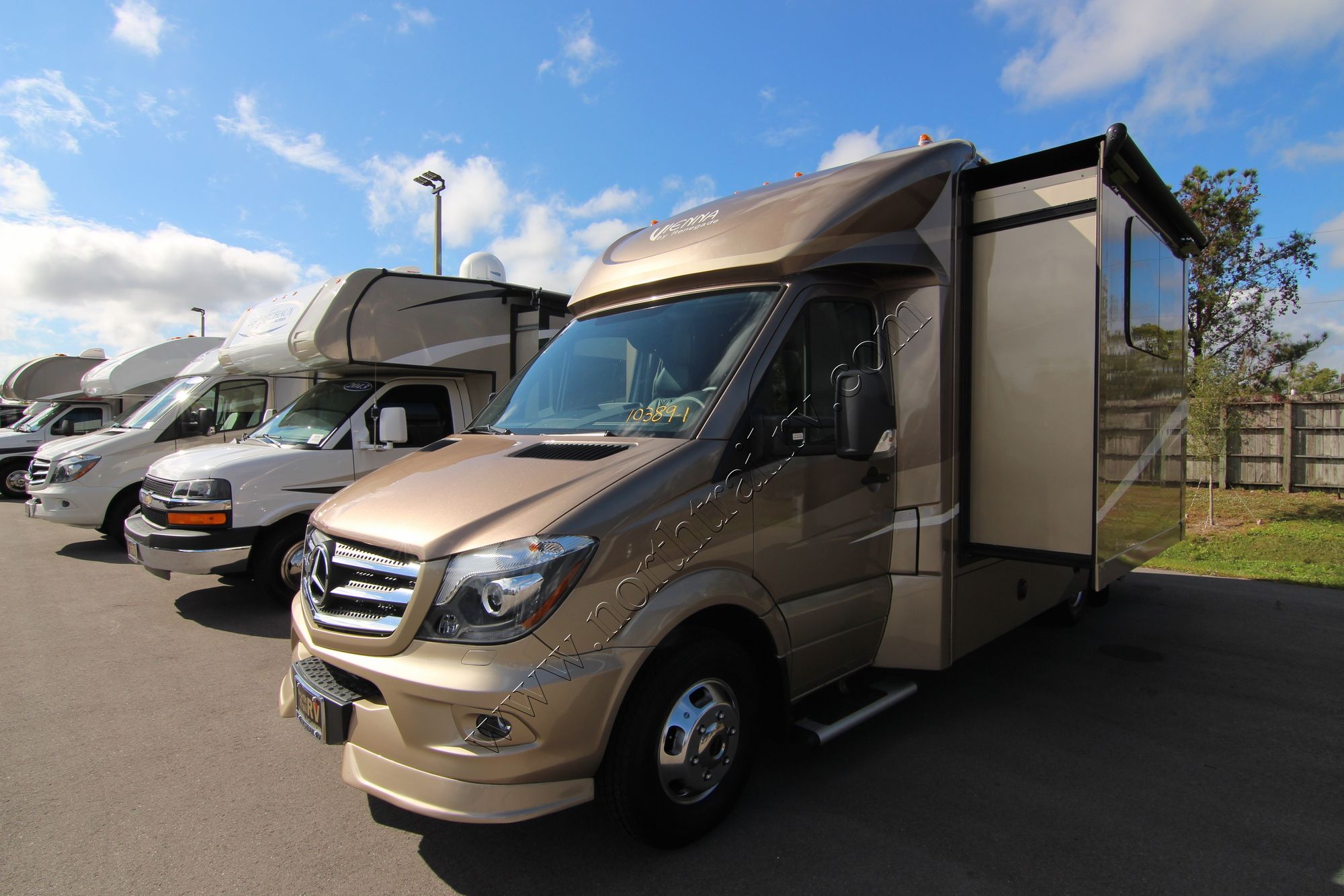 Used 2017 Renegade Rv Vienna 25MBS Class C  For Sale