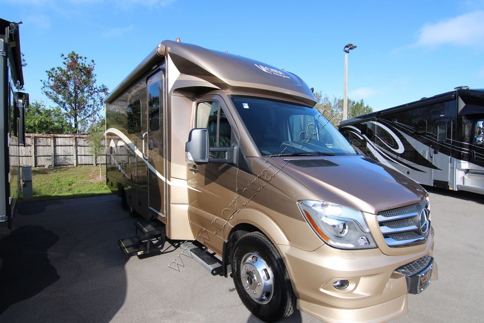 Used 2017 Renegade Rv Vienna 25MBS Class C  For Sale